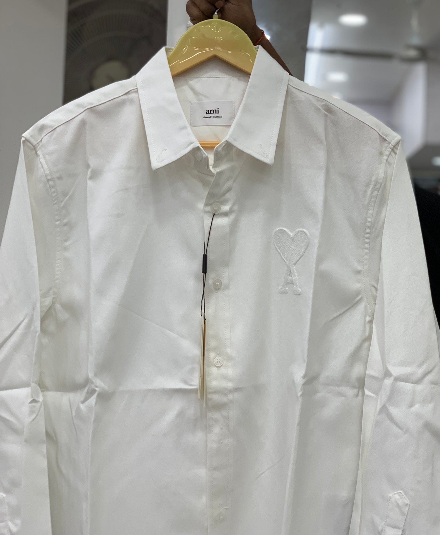 AM I SHIRT SAME COLOUR LOGO