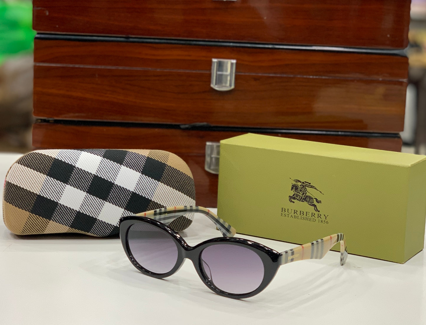 BURBERR_Y WOMEN SUNGLASSES