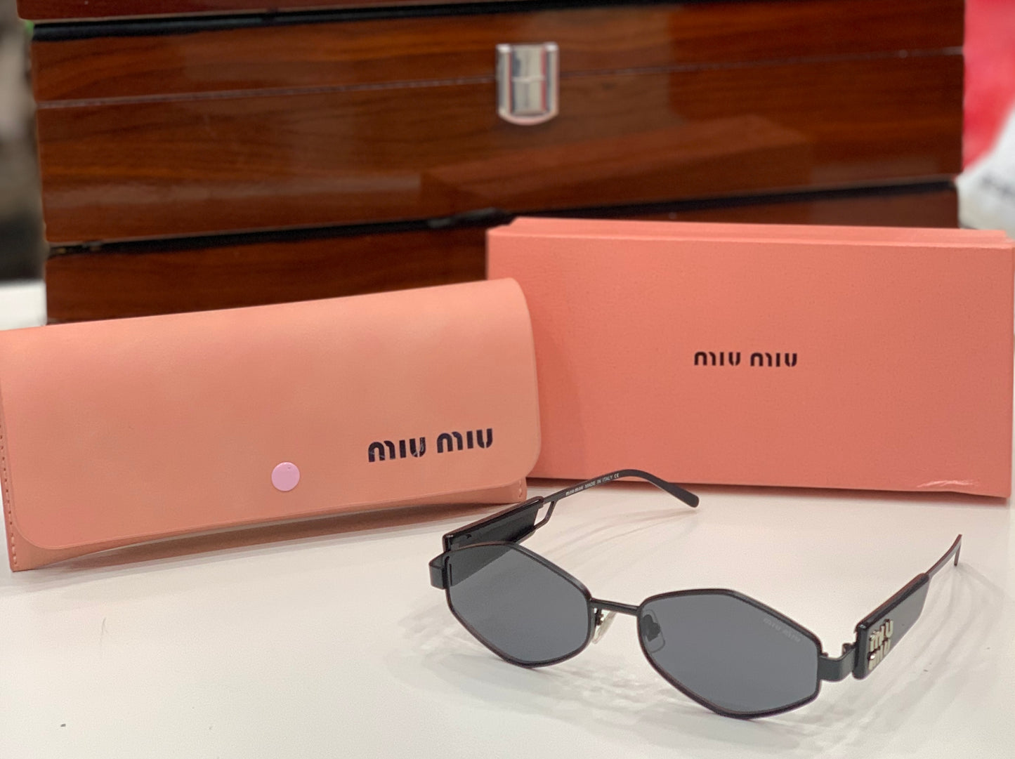 MIU _MI_U WOMEN SUNGLASSES