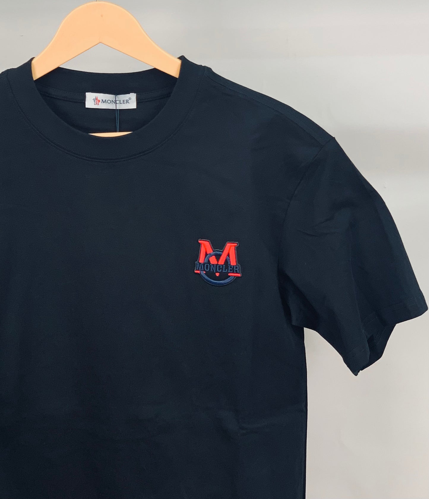 MONCLE_R BLACK RED TSHIRT